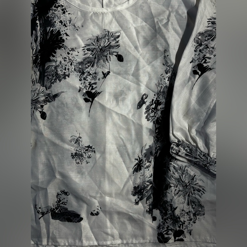 Blouse size medium - Picture 2 of 4